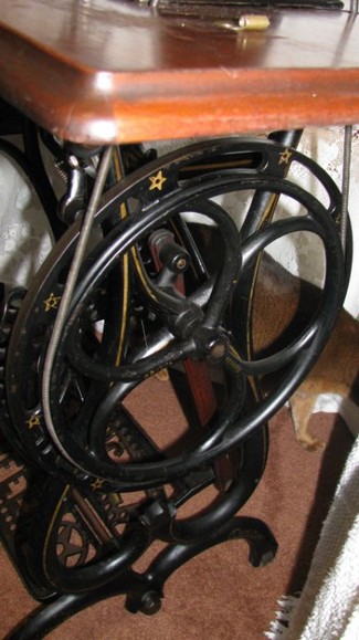 Davis Vertical Feed Treadle Wheel