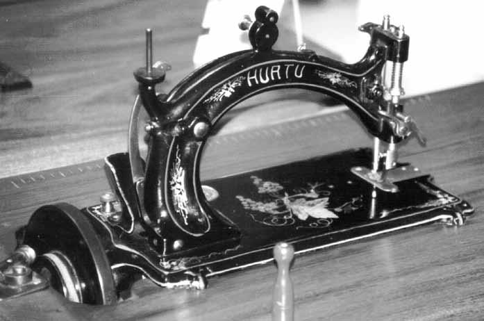 Hurtu 1880s Nouvelle Sewing Machine