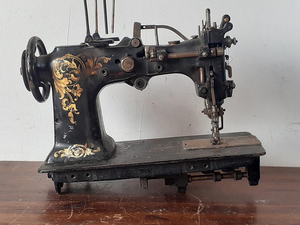 Singer Hemstitching Sewing Machine