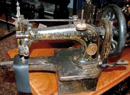 Singer Model 12K Industrial Sewing Machine - sewing leather