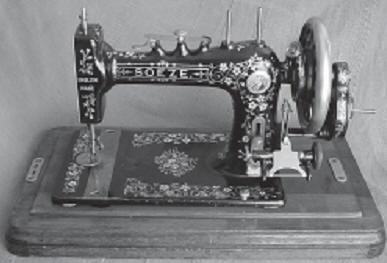 Soeze sewing machine from 1898, with leaf tension