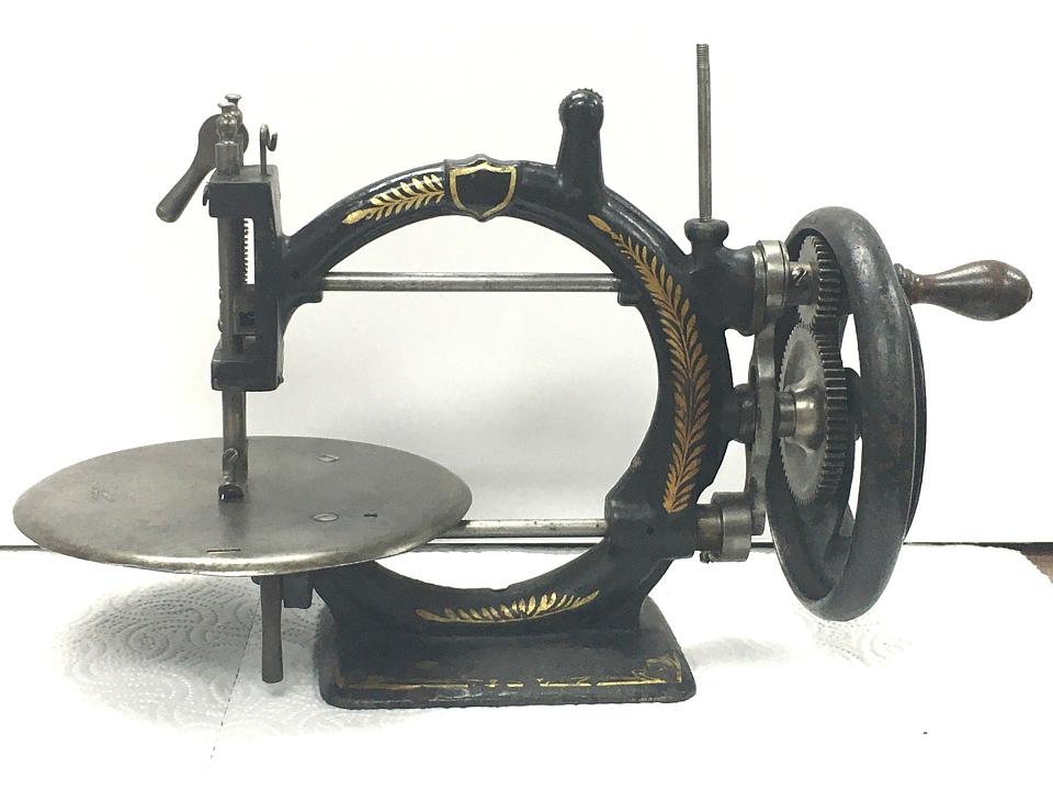 The ‘Queen’s Elliptic’ chainstitch machine, front (HB)