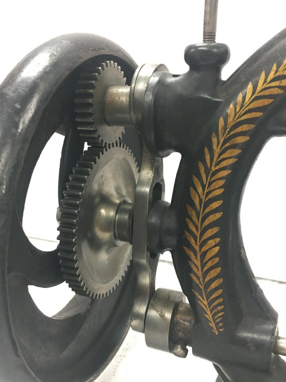 The ‘Queen’s Elliptic’ chainstitch machine, the slotted link drive from the top shaft to the hook shaft (HB)