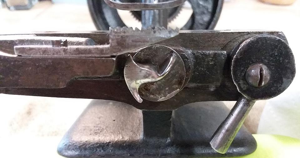 The ‘Queen’s Elliptic’ chainstitch machine, the W&G pattern rotating hook (LM)