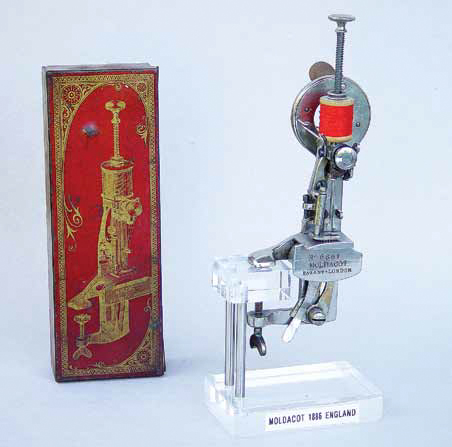 Open wheel Moldacot sewing machine with star insignia.