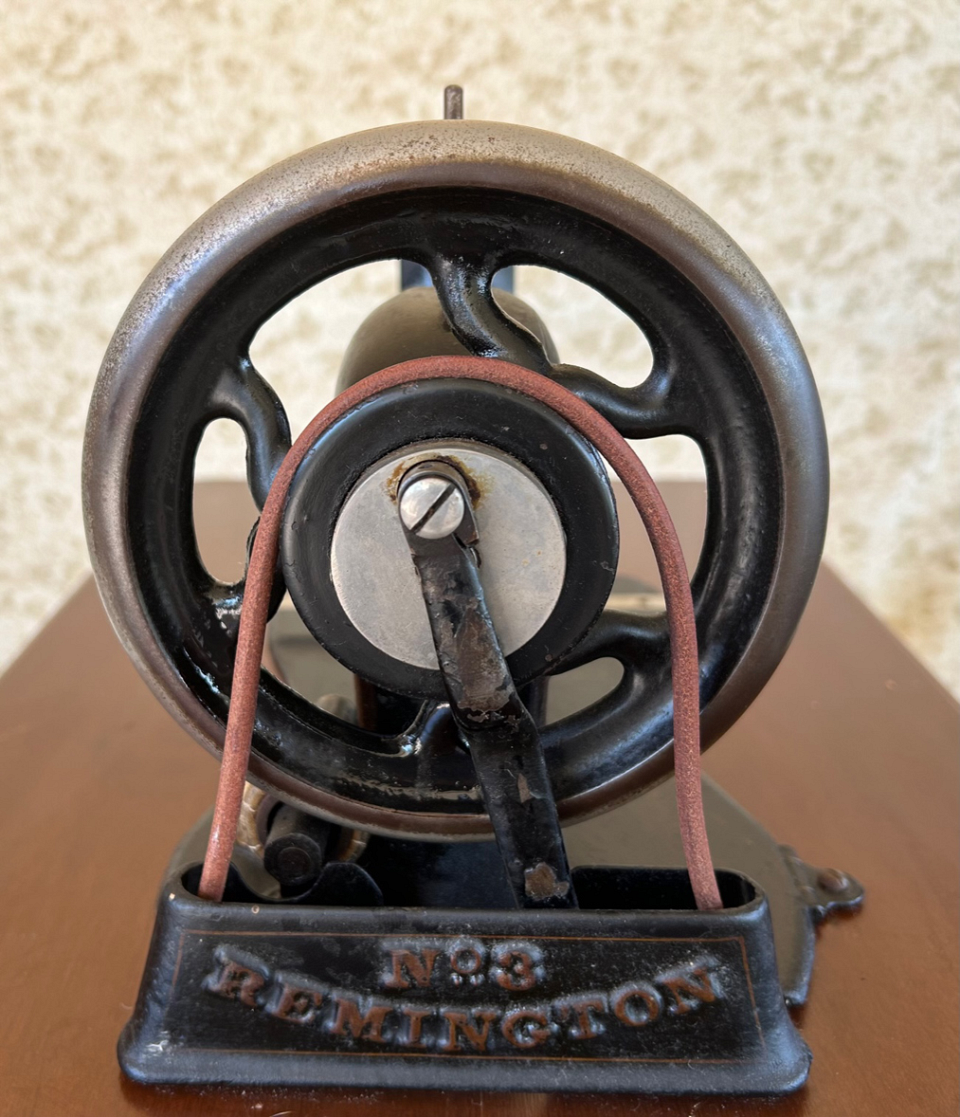 Another view of the Remington No. 3 treadle head
