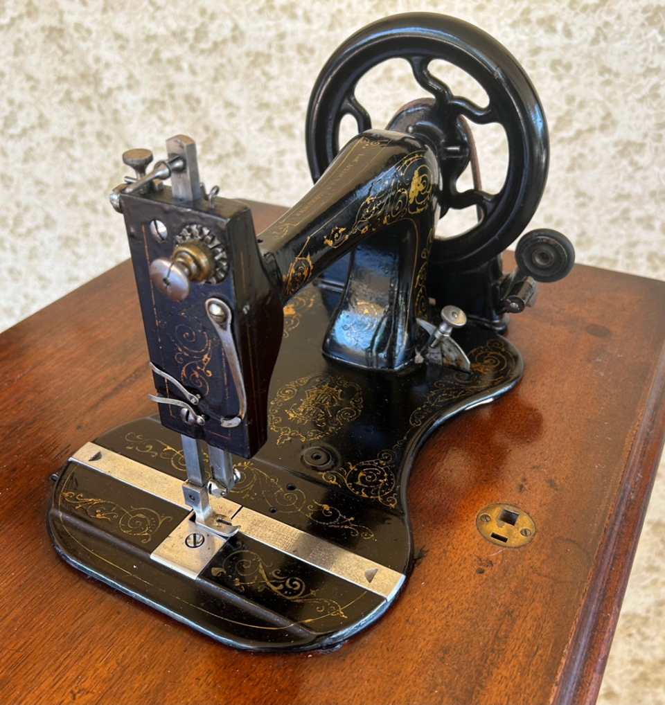 Another view of the Remington No. 1 treadle head