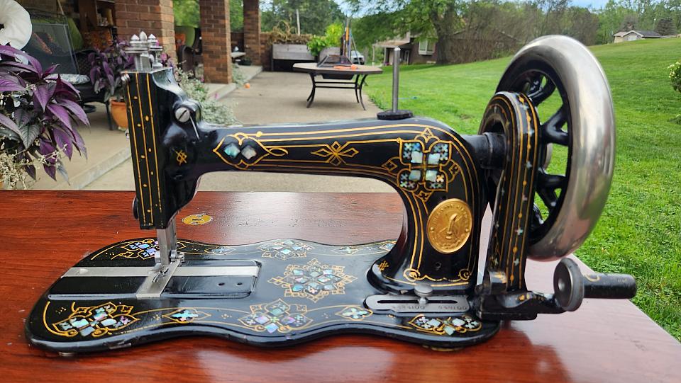 1881 Singer New Family Sewing Machine