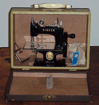 Singer Model 20 Sewing Machine Open Case