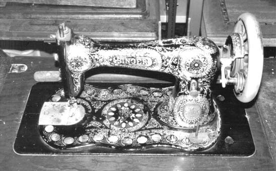 Pearl enlay Singer Improved Family Sewing Machine