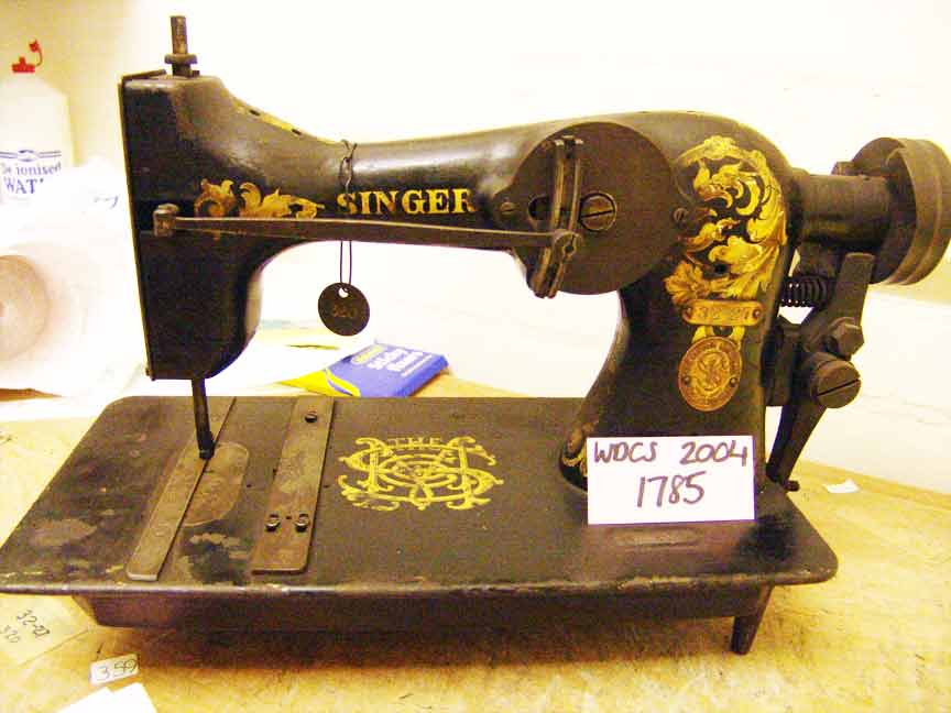 Singer Model 32-27 Sewing Machine