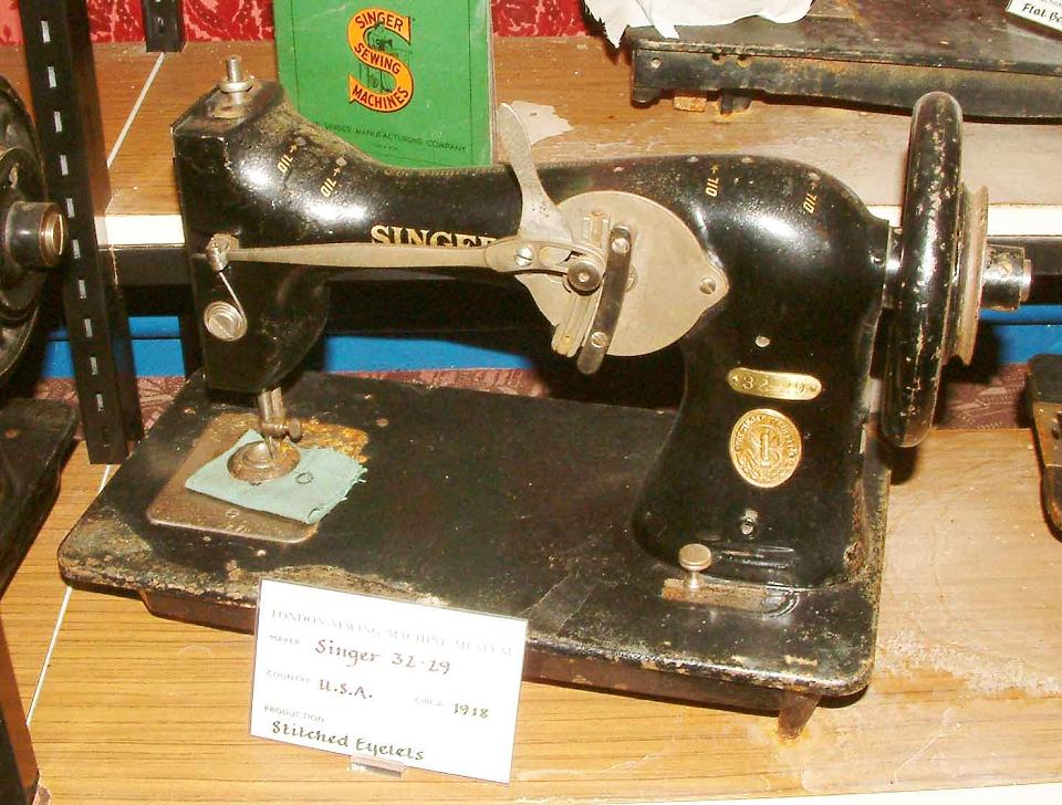 Singer Model 32-29 Sewing Machine