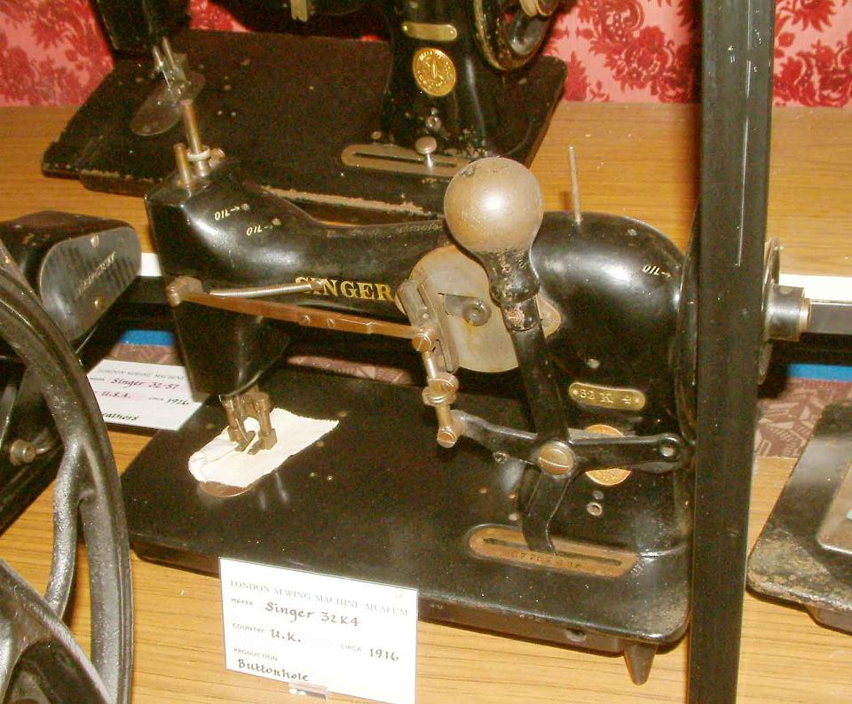 Singer Model 32k4 Sewing Machine