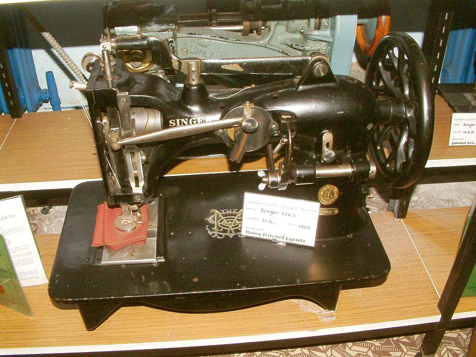 Singer Model 47k3 Sewing Machine