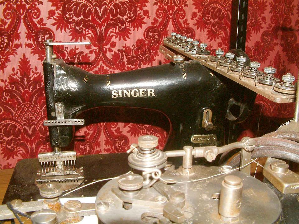 Singer Model 52-12 Sewing Machine