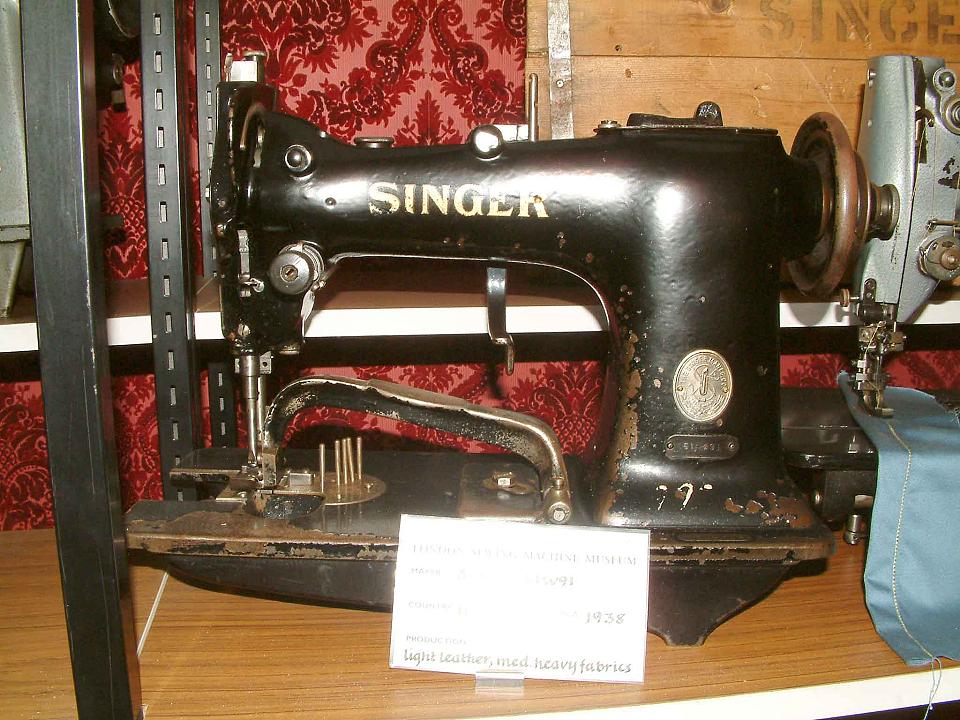 Singer Model 61w31 Sewing Machine