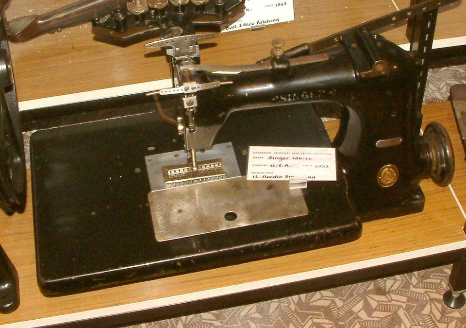 Singer Model 106-12 Sewing Machine