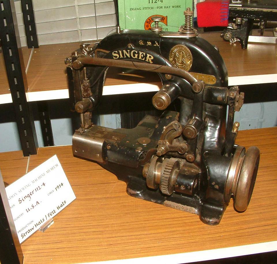 Singer Model 112-4 Sewing Machine