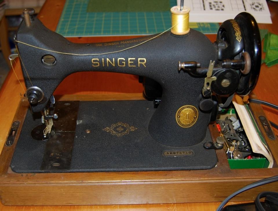 Singer Model 128-23vb Sewing Machine
