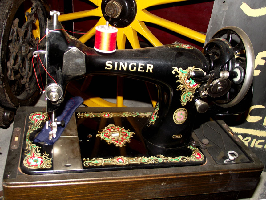 Singer Model 128B Sewing Machine