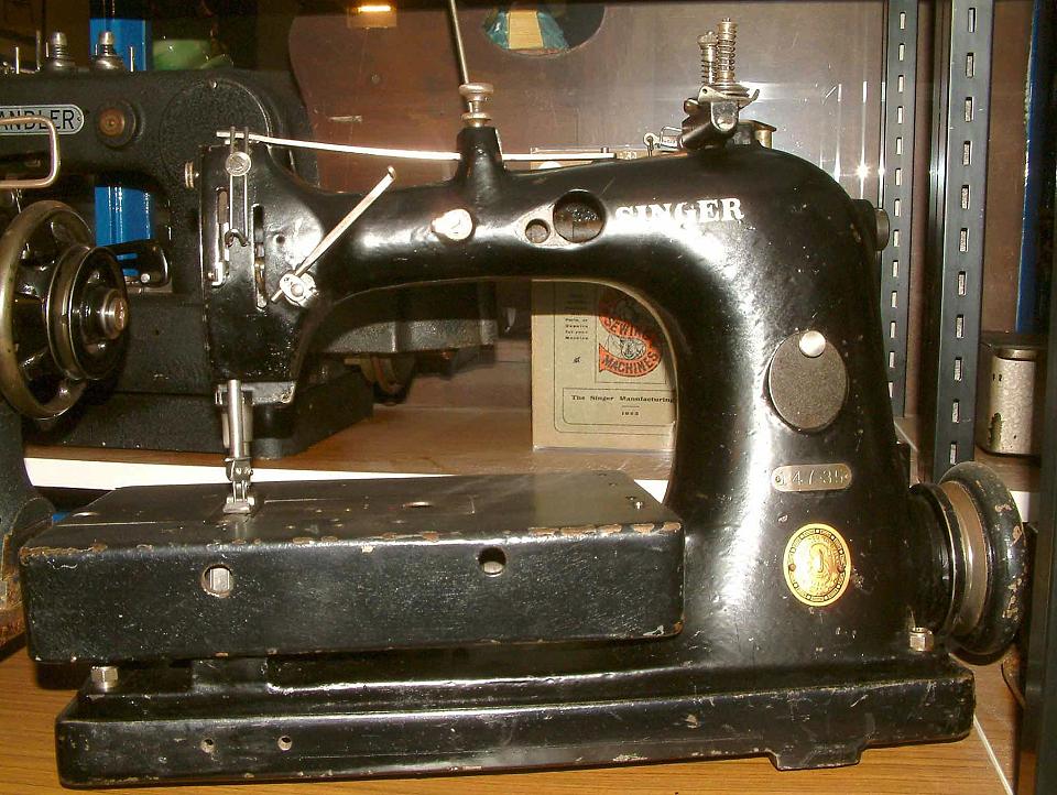 Singer Model 147-35 Sewing Machine