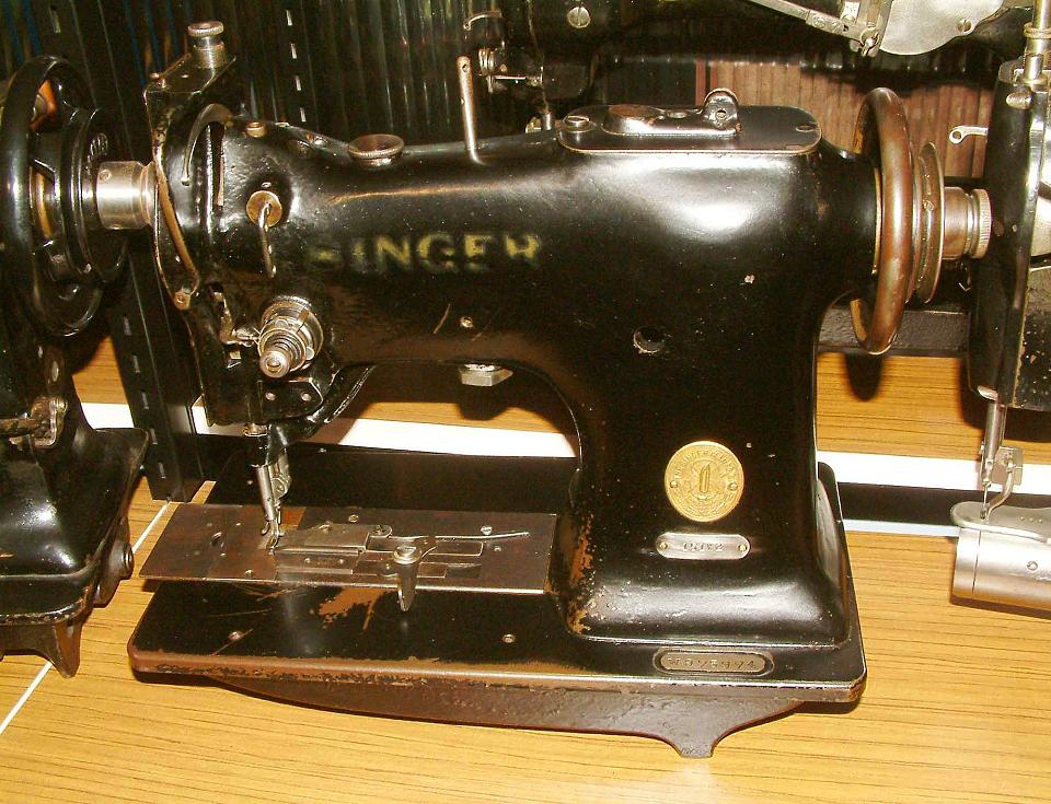 Singer Model 151w2 Sewing Machine