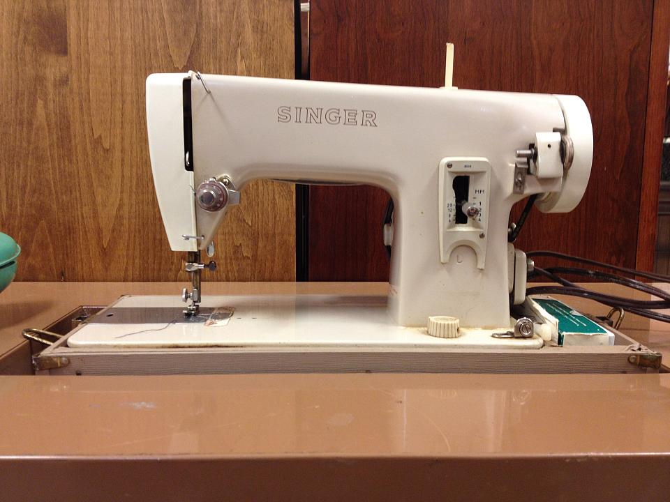 Singer Model 293b Sewing Machine
