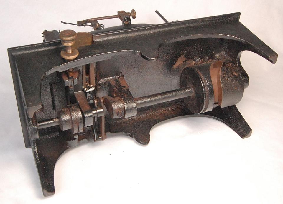 Lesters sewing machine made in Richmond, underside