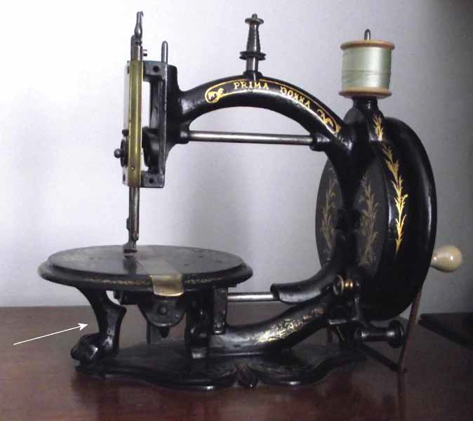 Standard Prima Donna Sewing Machine Lion's-Claw Casting